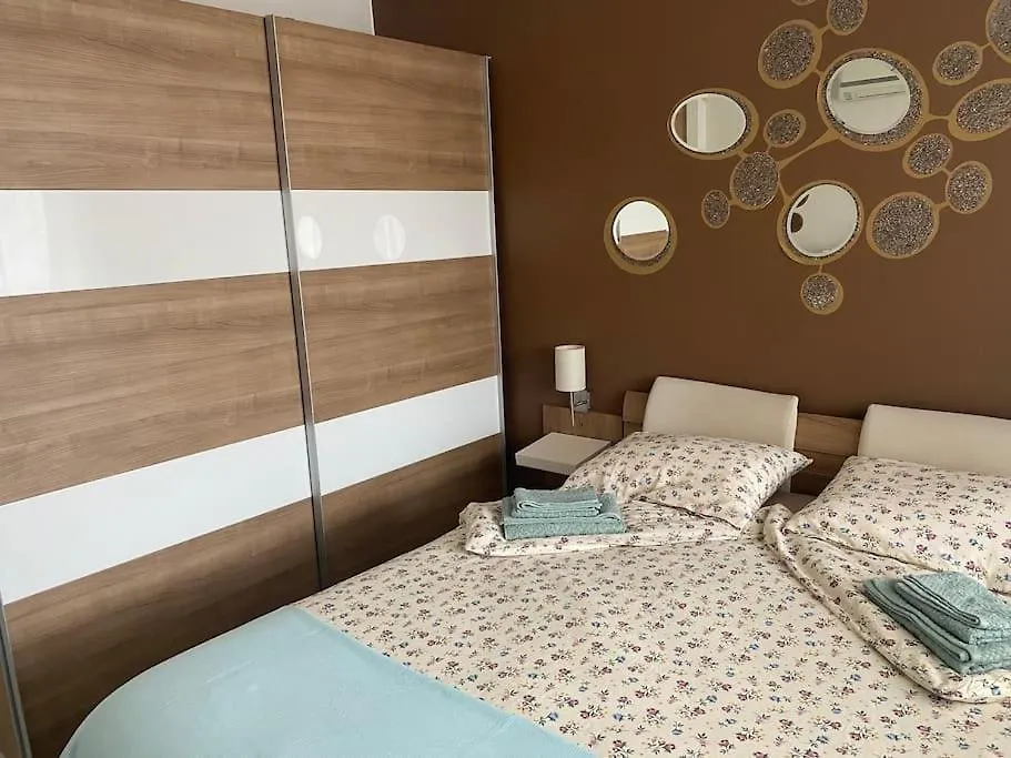 Lovely 1-Bedroom Apartament With Free Parking ソフィア アパート
